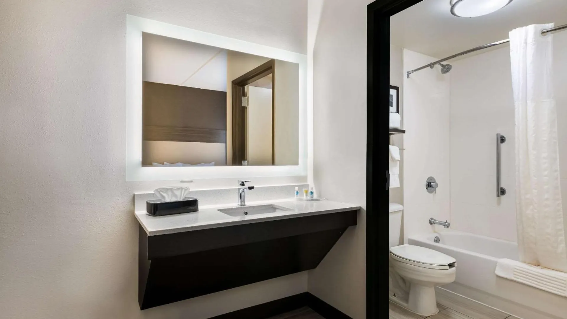 Comfort Suites Northlake Charlotte 2*,